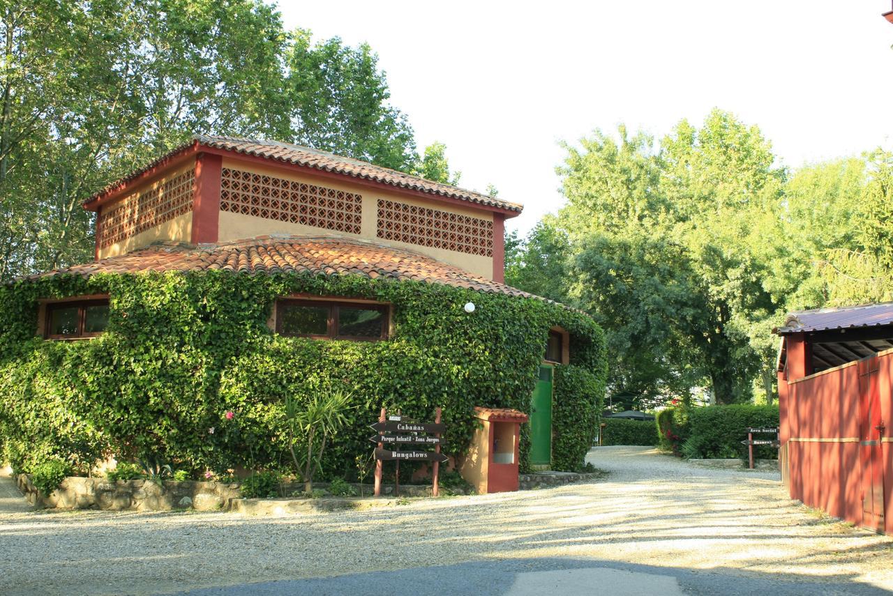 Camping El Pinajarro Hervas Bagian luar foto
