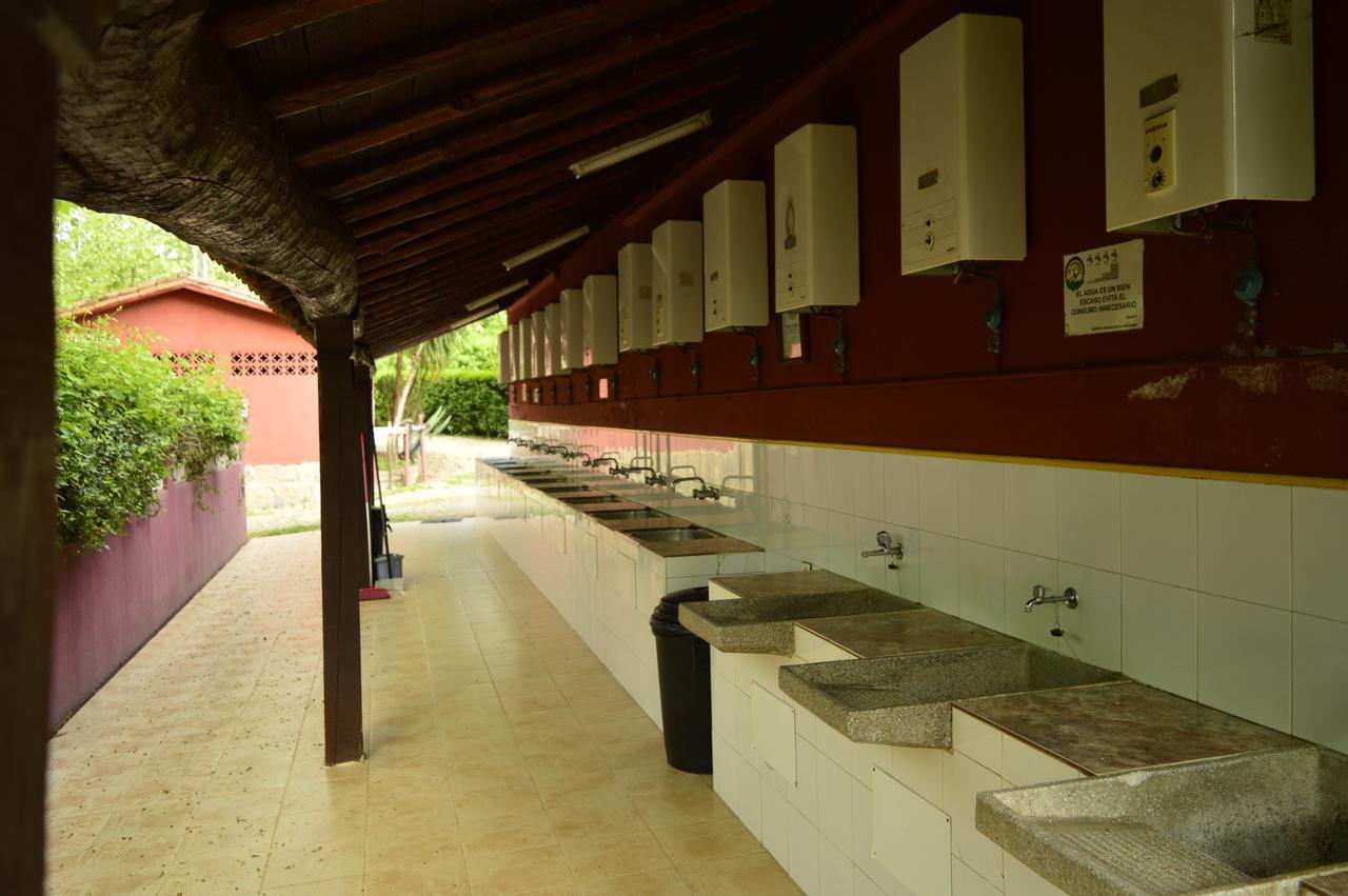 Camping El Pinajarro Hervas Bagian luar foto