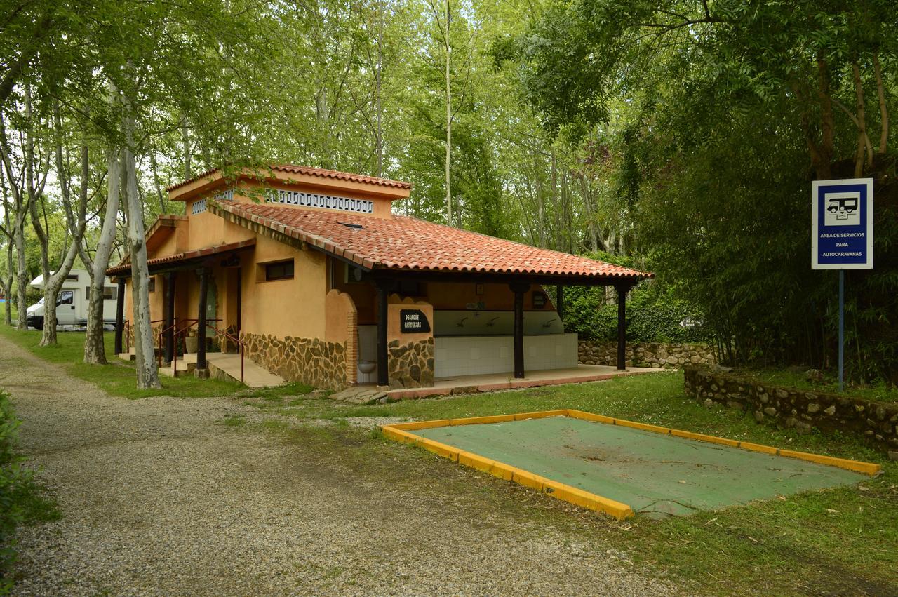 Camping El Pinajarro Hervas Bagian luar foto